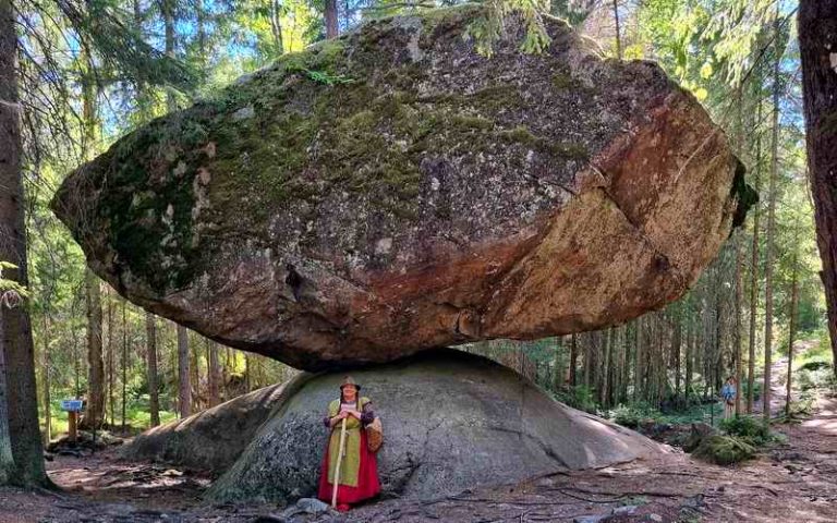 LEGENDA O NEOBIČNOJ BALANSIRAJUĆOJ STIJENI