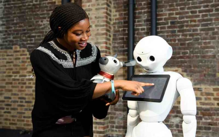 Robot čita misli i prepoznaje lica