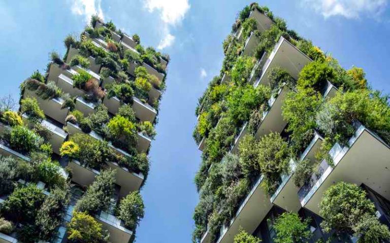 Bosco Verticale zgrade sa drvećem i zelenilom na sebi