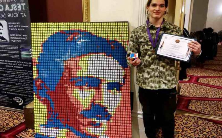 Složio portret Nikole Tesle uz pomoć 487 Rubikovih kocki